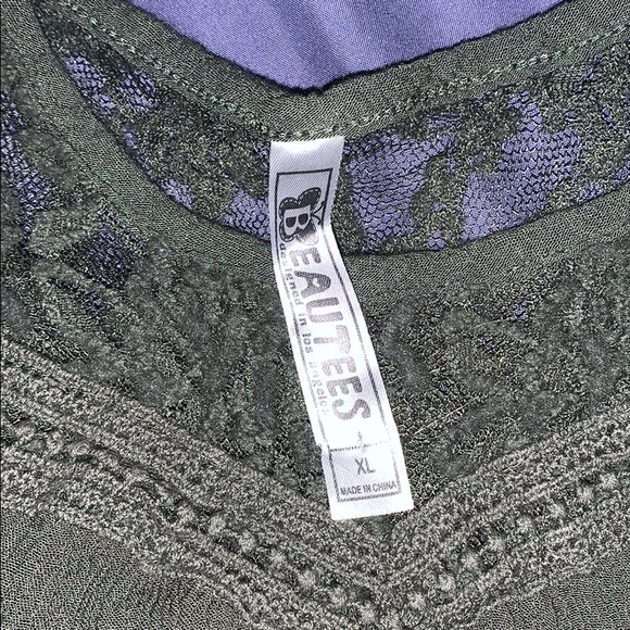 Hunter green tank top, cold shoulder and sleeves - Picture 2 of 4